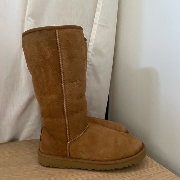 **SOLD** EUC UGG CLASSIC TALL size 7 - Picture 4 of 11